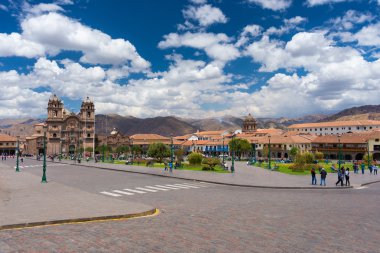 Cusco, Peru, ana meydanda gökyüzü ile Cityscape