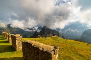 Machu Picchu yukarıdan sıradışı görünümü sabah ışığında