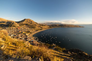 Sunset bulvarında Copacabana Bay, Titicaca gölü, Bolivya