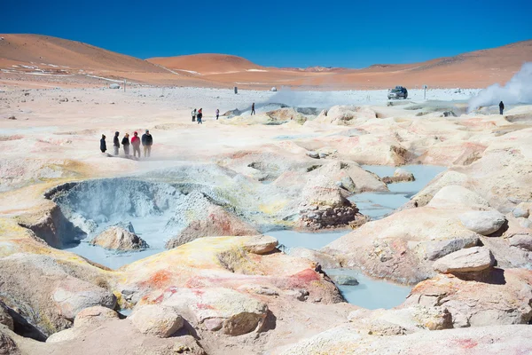 Tourism at steaming hot water ponds on the Andes, Bolivia — Stock Photo, Image