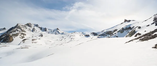 冬季在阿尔卑斯山的雄伟山峰 — 图库照片