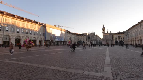 Timelapse de personas caminando en Turín, Italia — Vídeos de Stock