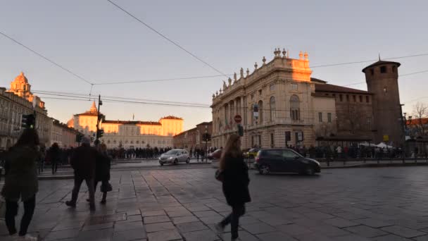 Tráfego no centro de Torino, Itália, em 16 de janeiro de 2016 - Vídeo Timelapse — Vídeo de Stock