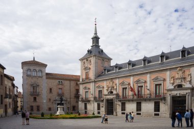 Turist Plaza de la Villa, Madrid, İspanya