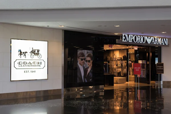 Sklepie Emporio Armani w Miami International Airport — Zdjęcie stockowe