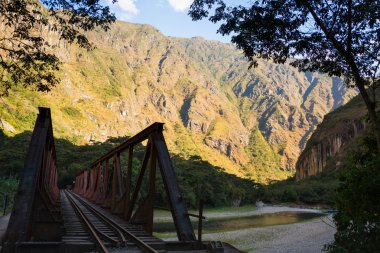 Demir köprü demiryolu parça Machu Picchu, Peru