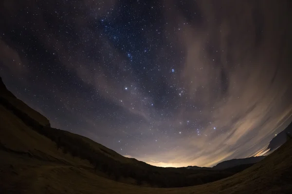 Le ciel étoilé des Alpes, vu par l'objectif fisheye — Photo