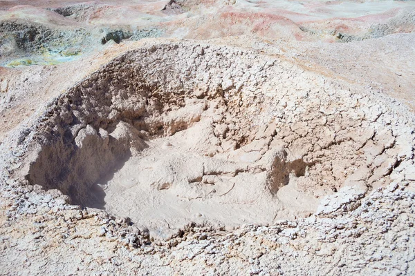 Estanques de agua caliente colorido en los Andes, Bolivia — Foto de Stock