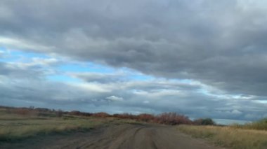 Hareket halindeki bir arabadan yola ateş etmek. Alanlar arasında yol
