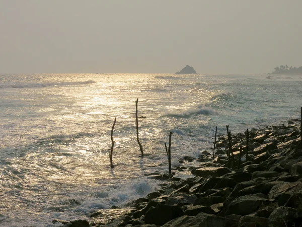 Fishermens sticks at ocean coast in Sri-Lanka — Stock Photo, Image