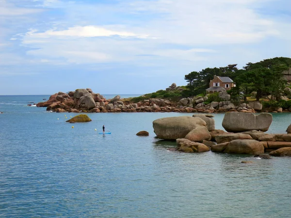 Cote de granit Rose yakınındaki Adası'nda eski kale — Stok fotoğraf