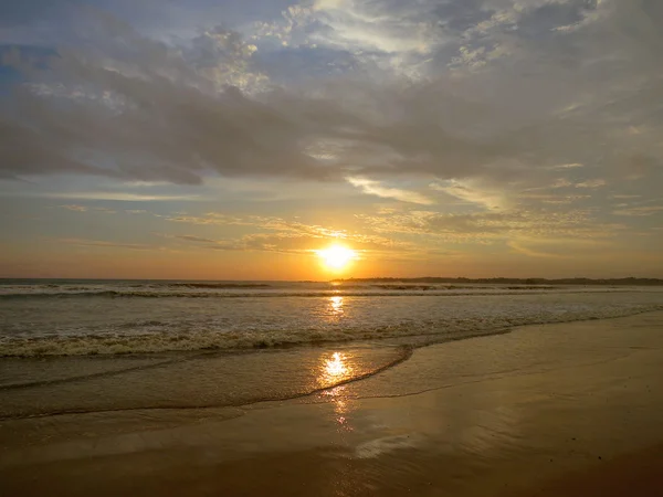 Baía de Weligama por do sol, Sri Lanka — Fotografia de Stock