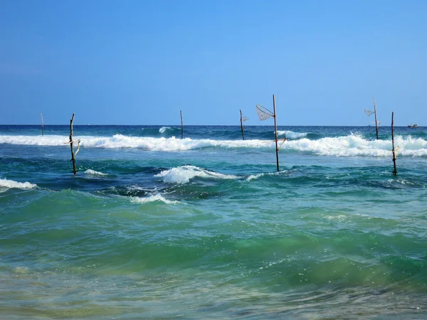 Empty fishermens sticks in Weligama bay, Sri Lanka — Stock Photo, Image