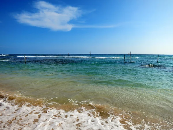 Empty fishermens sticks in Weligama bay, Sri Lanka — Stock Photo, Image