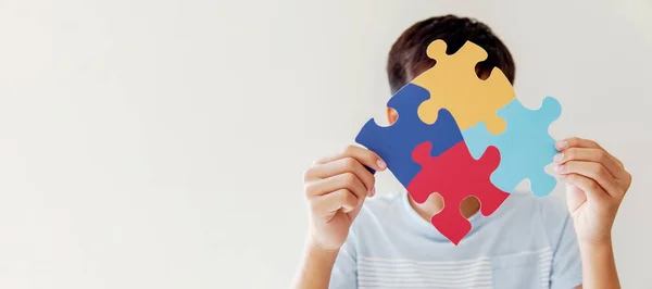 Kinderhände Mit Puzzle Puzzle Konzept Für Psychische Gesundheit Welttag Des — Stockfoto