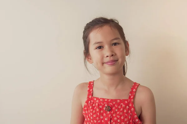 Retrato Rosto Criança Mista Confiante Feliz Saudável Menina Asiática Multiétnica — Fotografia de Stock
