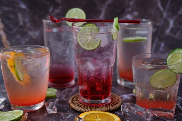 Summer Drinks Cocktails Ice Cubes Lime Copy Space Selective Focus — Stockfoto