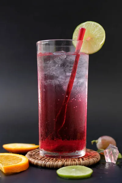 Summer Drink Cocktail Ice Cubes Lime Copy Space Selective Focus —  Fotos de Stock
