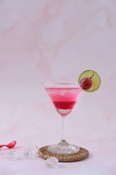 Cocktail Lime Close White Background — Foto Stock