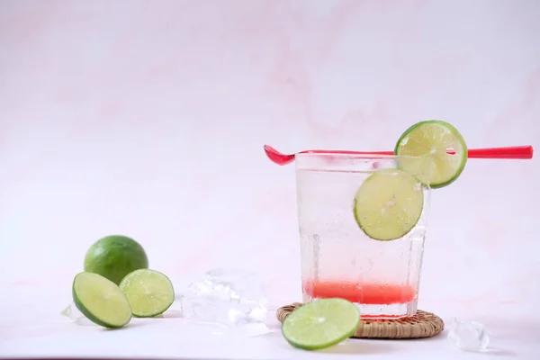 Cocktail Lime Close White Background — Photo