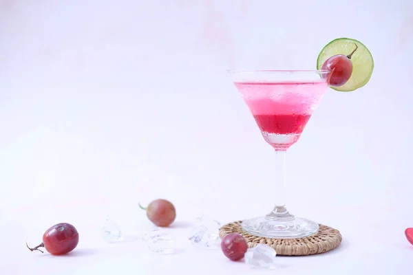 Bebida Verano Con Limonada Aislada Sobre Fondo Blanco Cóctel Alcohólico —  Fotos de Stock