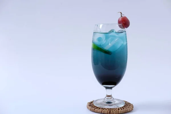 Bebida Verano Con Limonada Aislada Sobre Fondo Blanco Cóctel Alcohólico —  Fotos de Stock