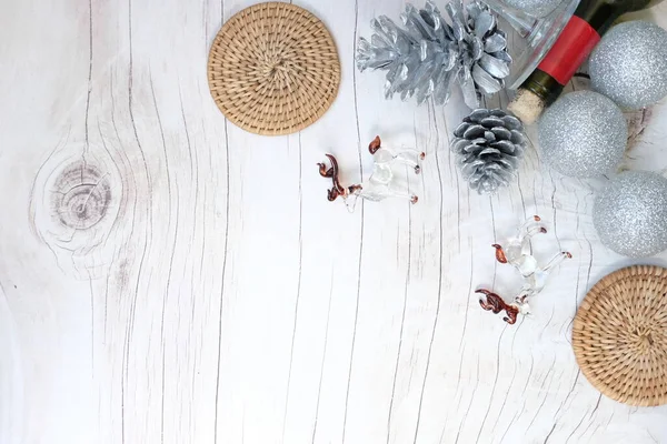 Weihnachten Und Neujahr Dekoration Auf Weißem Holz Hintergrund Und Raum — Stockfoto