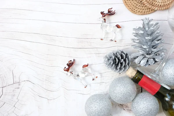 Weihnachten Und Neujahr Dekoration Auf Weißem Holz Hintergrund Und Raum — Stockfoto