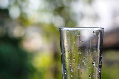 Tahta masada içme suyu ve metin için yer