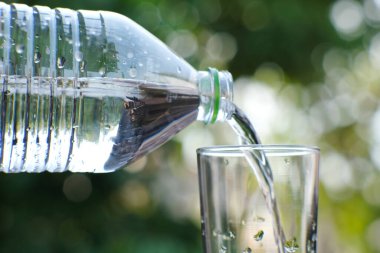 Tahta masada içme suyu ve metin için yer