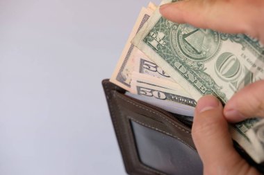 Masa arkasına para yatır ve tasarruf et. 