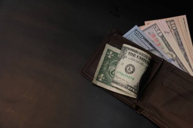 Masa arkasına para yatır ve tasarruf et. 