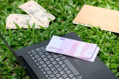 para ve konsept tasarruf para, iş büyüme stratejisi para konsepti, finans ve bankacılık reklam banknotu