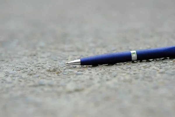 Fechar Uma Caneta Azul — Fotografia de Stock