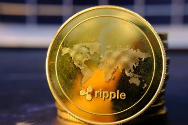 Masa ve dijital para birimi para konseptinde kripto para sikkeleri, kripto para birimi piyasası, Kripto para birimi finans sistemleri konsepti