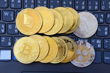 Tablo ve dijital para birimi üzerinde Bitcoin btc kripto para konsepti, kripto para birimi piyasası, Kripto para birimi finans sistemleri kavramı