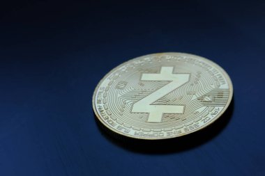 Masa ve dijital para birimi para konseptinde kripto para sikkeleri, kripto para birimi piyasası, Kripto para birimi finans sistemleri konsepti