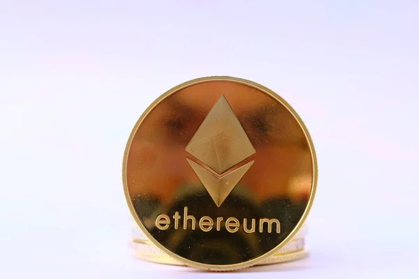 Cryptocurrency Ethereum Κέρματα Στο Τραπέζι Και Την Έννοια Του Ψηφιακού — Φωτογραφία Αρχείου