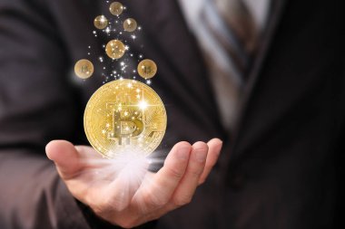 Metin için bitcoin btc şifreleme paraları ve dijital para birimi para kavramı ve boşluk tutan işadamı