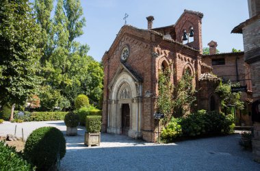 GRAZZANO VISCONTI, ITALY, AĞUSTOS 25 Ağustos 2020 - Piacenza ili, Grazzano Visconti, Emilia Romagna, İtalya.