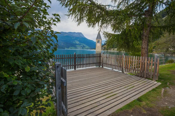 Klokkentoren Van Verzonken Kerk Curon Resia Lake Provincie Bolzano Zuid — Stockfoto
