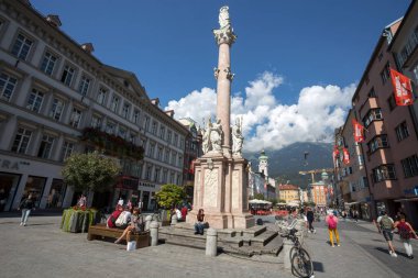 INNSBRUCK, AUSTRIA, EYLÜL 12, 2020 - Innsbruck, Tyrol, Avusturya şehir meydanının manzarası
