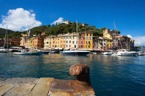 Portofino イタリア 2020年9月1日 イタリア ジェノヴァ州のイタリアの漁村 ポルトフィーノの景色 絵のように美しい港とカラフルな家を持つ有名な観光地 — ストック写真