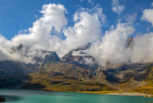 Paesaggio Passo Del Bernina Con Lago Bianco Tra Italia Svizzera — Foto Stock