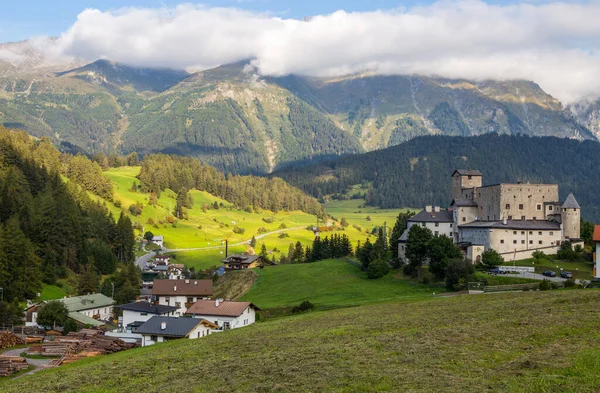 Nauders Austria 202年9月12日 オーストリア チロル州ナウダースベルク城 — ストック写真