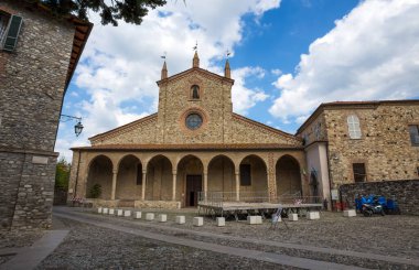 BOBBIO, İtalya, 20 AĞUSTOS 2020 - Bobbio, Piacenza, Emilia-Romagna 'daki St. Colombano Manastırı. İtalya