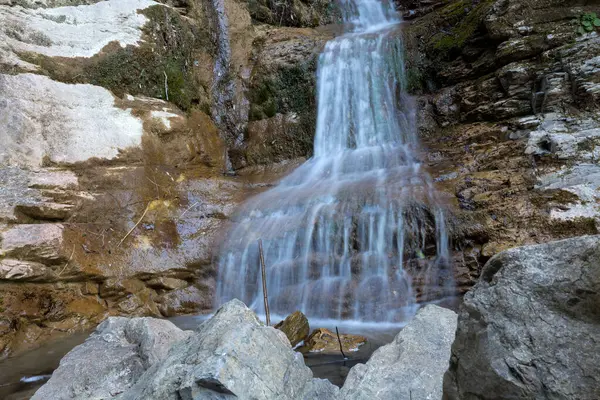 Izolovaný Vodopád Lese Itálie Evropa — Stock fotografie