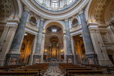 TURIN, ITALY, 1 NİSAN 2025 - Torino, Pedmont, İtalya 'daki Superga Bazilikasının İçi