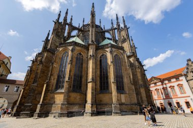 PRAG, CZECH REPUBLIC, 24 Temmuz 2024 - Prag Şatosu kompleksi Çek Cumhuriyeti, Avrupa 'daki St. Vitus Katedrali