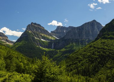 Buzul Ulusal Parkı 'nda güneşe gidiyorum.